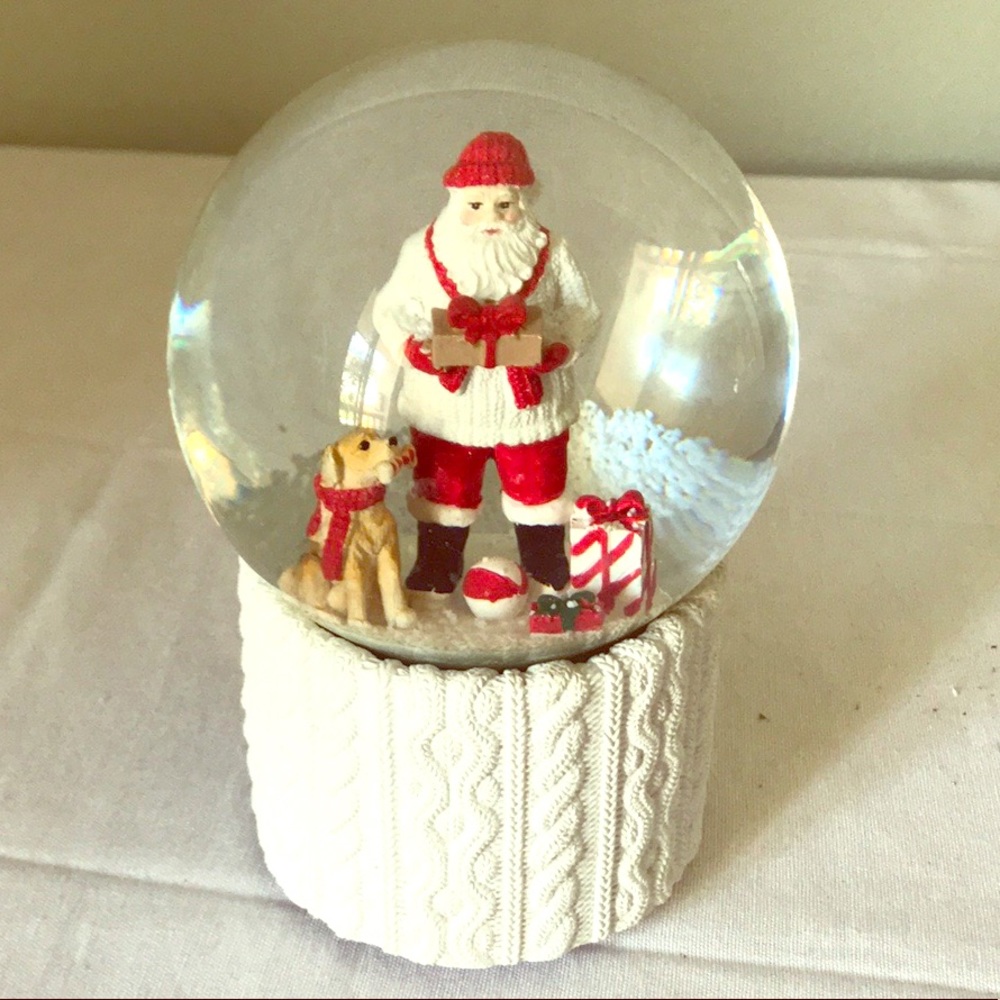Santa Claus Snow Globe
